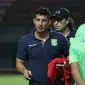 Pelatih Persebaya Surabaya Angel Alfredo Vera (Dimas Angga)