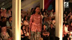Fashion Nation 2018 kembali di hari ke 11, menghadirkan kolaborasi antara Tities Sapoetra dan LT Pro, label kosmetik meluncurkan koleksi Malako.