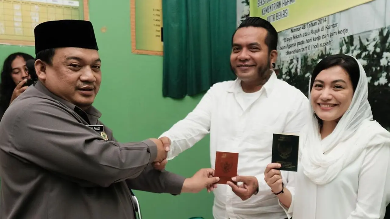 7 Potret Shara Sulthana, Istri Kedua Erix Soekamti yang Menawan