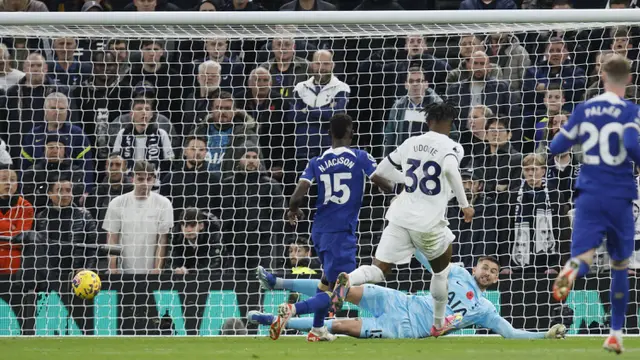 Foto: Dua Kartu Merah dan Lima Gol Dianulir VAR saat Hadapi Chelsea, Jadi Bumbu Kekalahan Pertama Tottenham di Liga Inggris Musim Ini