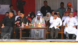 Sejumlah tokoh hadir dalam Apel Kebhinnekaan Lintas Iman Bela Negara di Lapangan Banteng, Jakarta, Minggu (17/1/2016). Kegiatan tersebut melibatkan umat dari berbagai lintas agama. (Liputan6.com/Faisal R Syam)