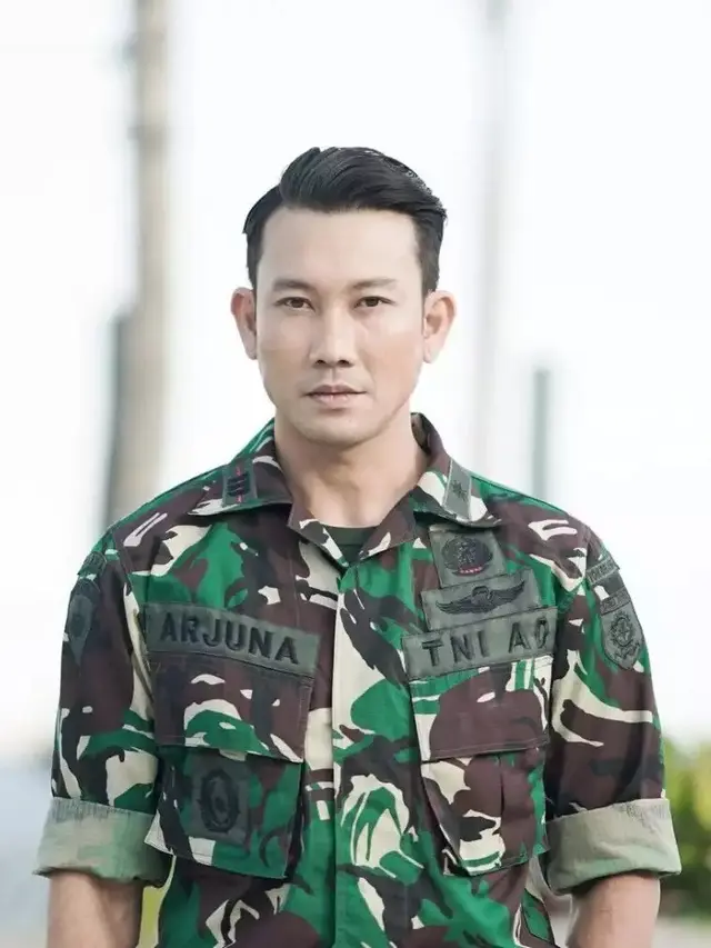 Denny Sumargo saat berseragam militer ala TNI untuk film Yowis Ben Finale
