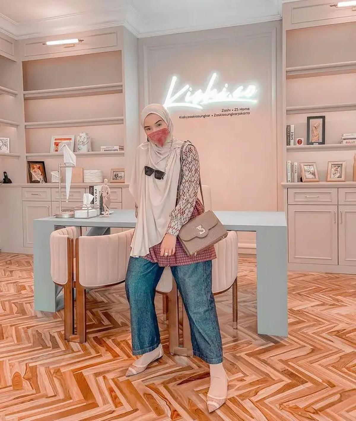 7 Ide Outfit Bukber, Siap Bikin Kamu Tampil Kece saat Bertemu Teman-Teman