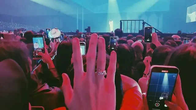 Gaya artis Indonesia saat nonton konser Suga BTS