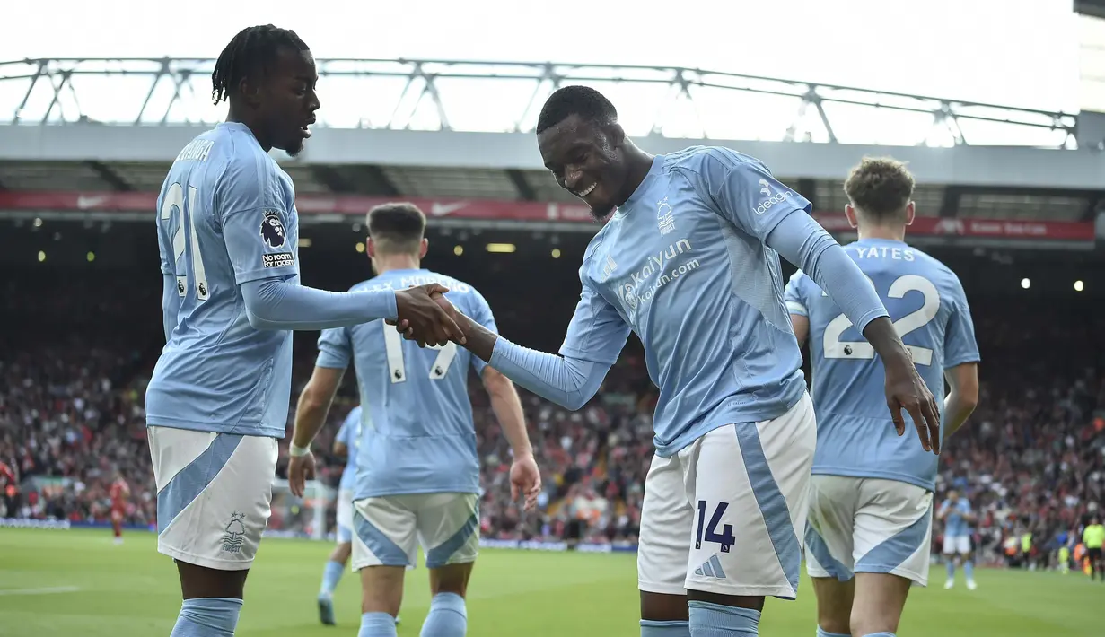 Meski kalah, Liverpool berada di peringkat kedua klasemen sementara Premier League dengan koleksi sembilan poin. Adapun Forest naik ke posisi empat dengan poin yang sama. (AP Photo/Rui Vieira)
