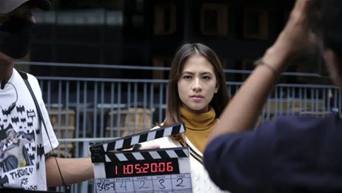 Adhisty Zara dalam serial "Hubungi Agen Gue". (Foto: Disney+ Hotstar)