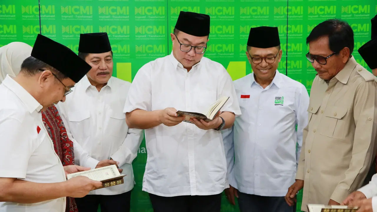 Sinar Mas bersama pilar bisnisnya, APP Group, mewakafkan ratusan mushaf melalui Yayasan Muslim Sinar Mas (YMSM). Dok Sinar Mas)