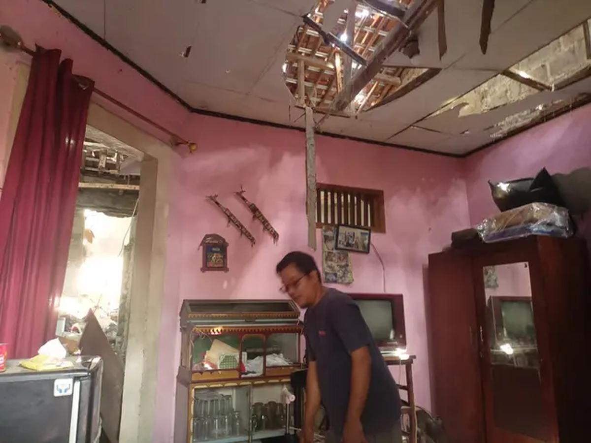 Dampak ledakan diduga septic tank di Tangsel