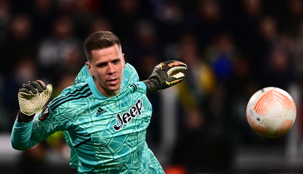Szczesny lantas mengatakan dirinya memang masih bisa bermain bola secara fisik. Namun ia sudah tak merasakan gairah yang sama seperti sebelumnya. (Marco BERTORELLO / AFP)