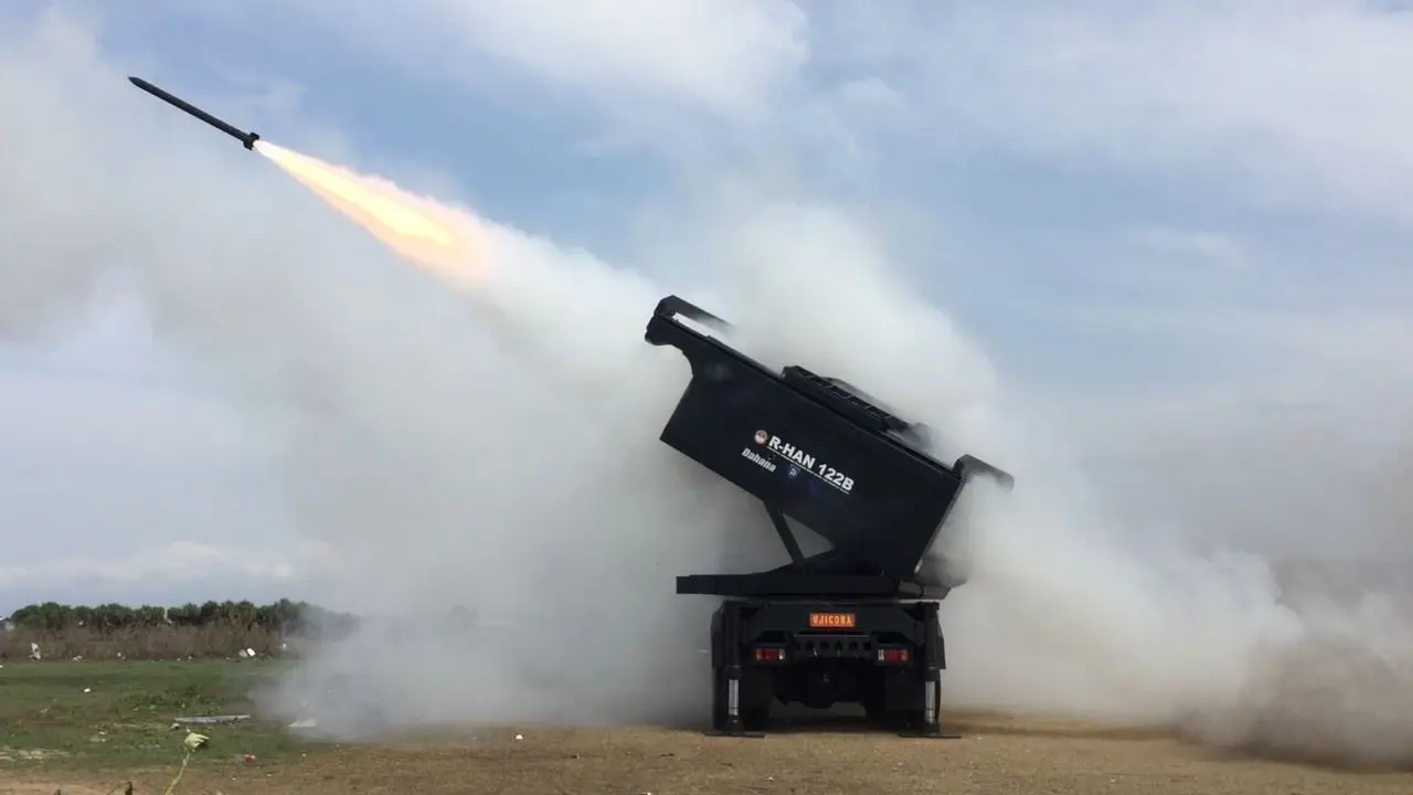 Salah satu lini bisnis Dahana adalah bahan peledak untuk pertahanan seperti Bomb P Series, Roket Rhan-122b dan peluncur roketnya serta bahan peledak lainnya. (Dok Dahana)