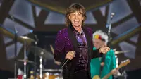Salah satu aksi vokalis Rolling Stones, Mick Jagger saat menyanyikan lagu hits mereka di Hayarkon Park, Tel Aviv, Israel, (4/6/2014). (REUTERS/Baz Ratner)