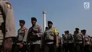 Personel Polri mengikuti apel gabungan Penyelenggara Pemilu 2019 di Lapangan Monas, Selasa (18/9). Apel yang diikuti 3.000 personel TNI Polri itu dipimpin Kapolri Jenderal Tito Karnavian dan Panglima TNI Marsekal Hadi Tjahjanto. (Merdeka.com/Imam Buhori)