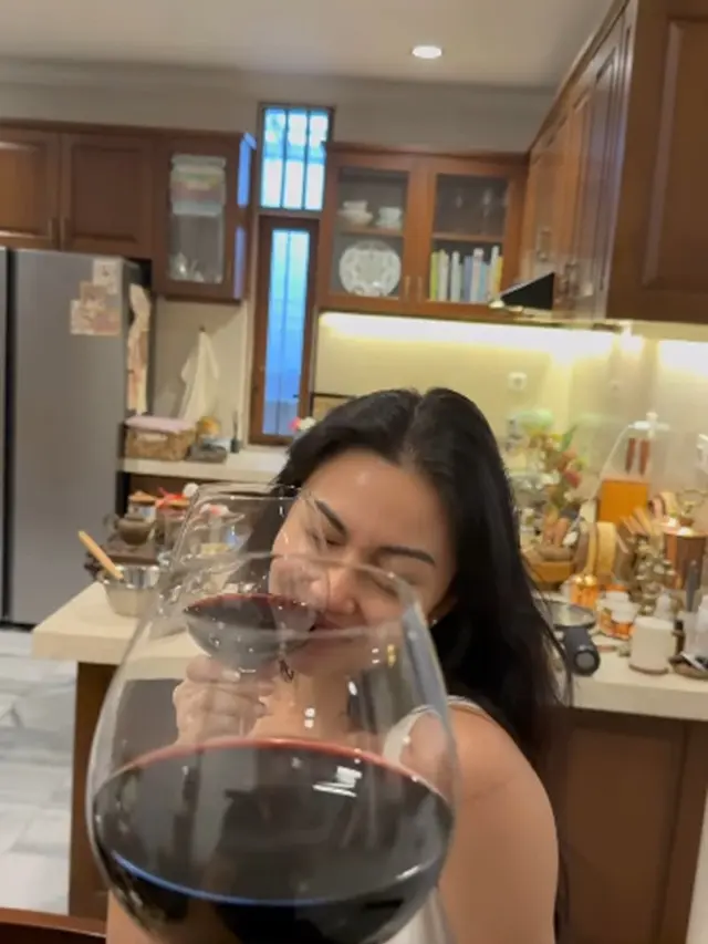 Potret Dapur Rumah Baru Ariel Tatum