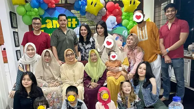 Momen 6 Artis Kumpul Bareng Keluarga Besar Saat Lebaran, Penuh Kehangatan