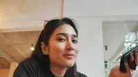Indi Arisa, penyanyi sekaligus presenter yang dilamar oleh Ade Govinda pada akhir Mei 2024. (Dok. Instagram @indiarisa_)