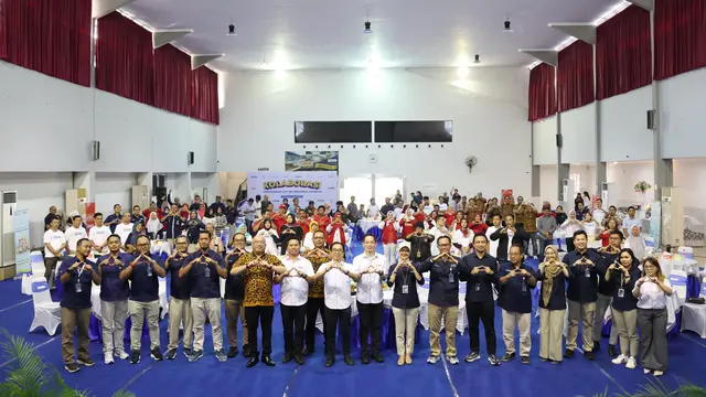 Penandatanganan perjanjian kerja sama  Perum BULOG dan PT SRC Indonesia Sembilan (SRCIS) yang dihadiri oleh Direktur Bisnis Perum Bulog, Febby Novita, dan Direktur SRCIS, Romulus Sutanto. (Dok Bulog)