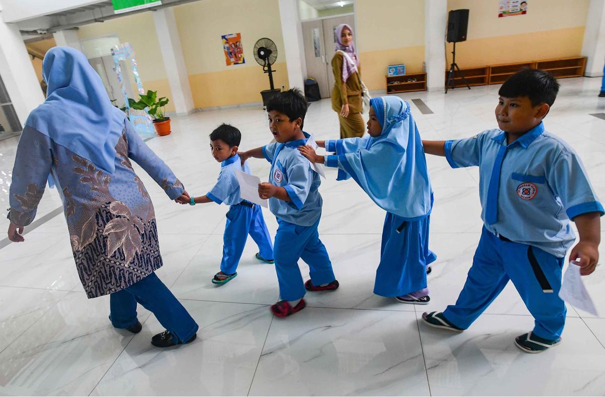 FOTO:  Antusias Murid SD Ikuti Cek Pemeriksaan Gratis di Sekolah