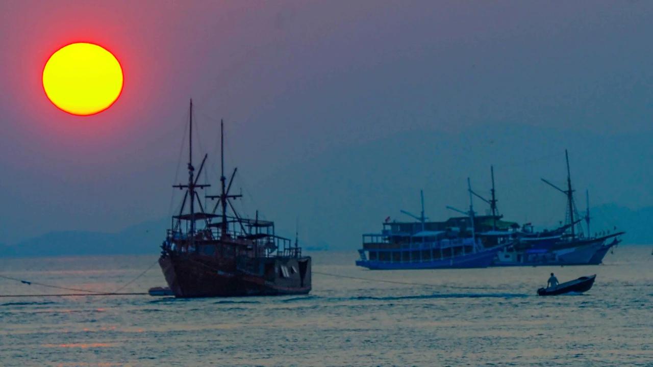 FOTO: Labuan Bajo Kota Seribu Sunset yang Menawan di Ujung Flores