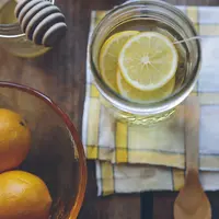 ilustrasi madu lemon/copyright unsplash/Anda Ambrosini