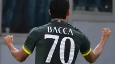 Ekspresi kegembiraan Carlos Bacca setelah mencetak gol ketiga AC Milan ke gawang Lazio dalam lanjutan Serie A Italia di Stadion Olimpico, Roma, Senin (2/11/2015) dini hari WIB. (EPA/Maurizio Brambatti) 