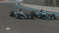 Duo Mercedes, Lewis Hamilton dan Valtteri Bottas, mendominasi balapan seri terakhir F1 2017 di Sirkuit Yas Marina, Abu Dhabi, Minggu (26/11/2017). (Twitter/F1)