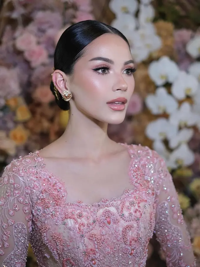 Detail Makeup Alyssa Daguise Saat Siraman, Tampil Glowing dengan Nuansa Pinkish Glam