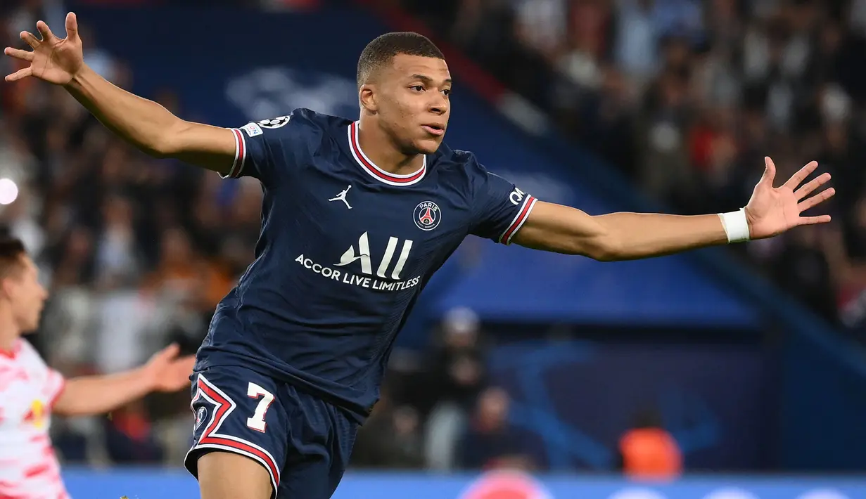 Kylian Mbappe pernah mencetatkan hattrick hanya dalam waktu 15 menit saat membawa PSG mengalahkan Lyon dengan skor 5-0. Pemuda kelahiran Desember 1998 tersebut sukses melakukannya saat musim 2018-2019. (AFP/Franck Fife)