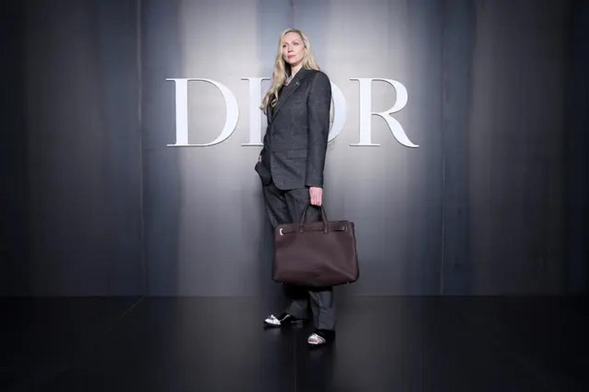 Adu Gaya Semi Maskulin Seleb Wanita di Dior Men's Winter 2025 Show, Han So Hee hingga Gwendoline Christie