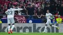Secara mengejutkan, Real Madrid malah unggul terlebih dahulu saat memasuki menit ke-18. Rodrygo yang melakukan kerja sama satu dua dengan Tchouameni berhasil menuntaskan peluang dengan sebuah sepakan di kotak penalti. (AP/Manu Fernandez)