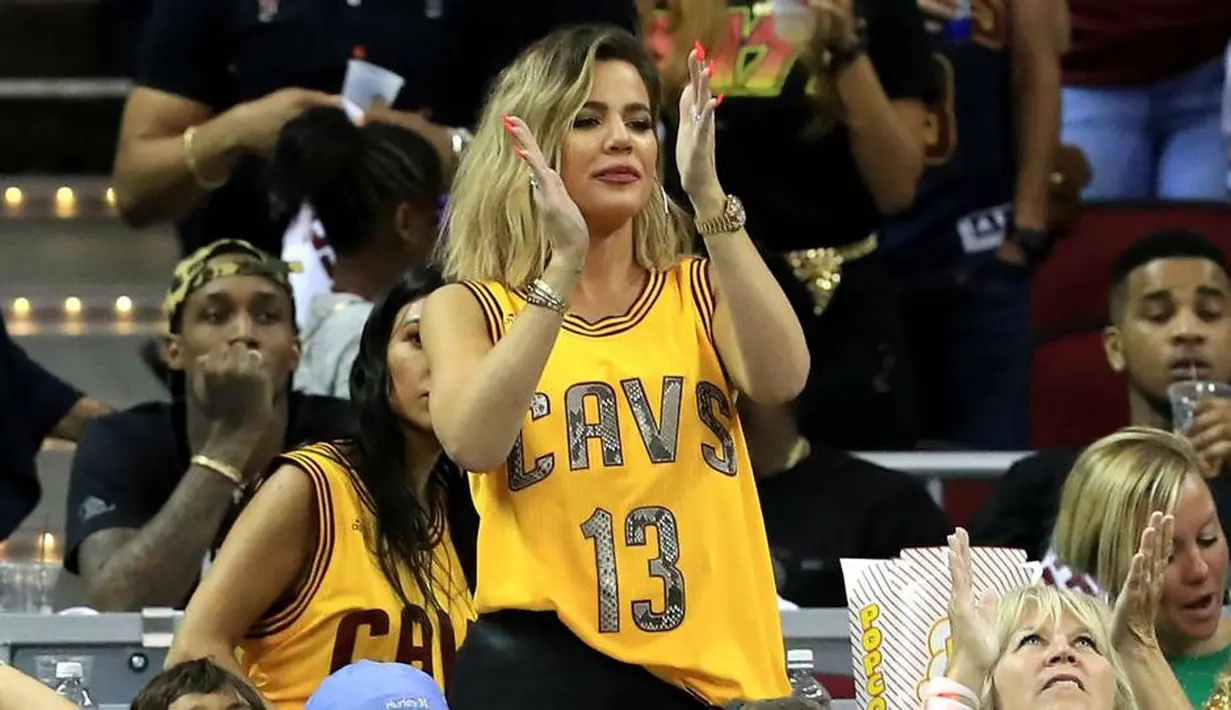 Mengenai hal itu pun membuat banyak orang penasaran mengenai perasaan Khloe. (Sporting News)