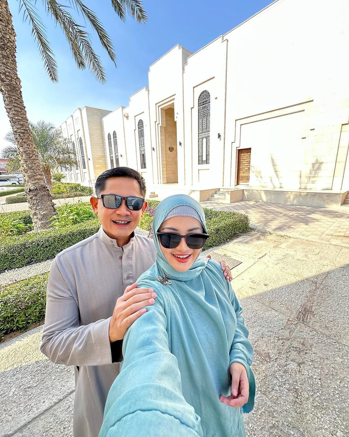 LDR Indonesia - Qatar, Ini Kisah Cinta Fitri Carlina yang Selalu Harmonis Bareng Suami Pilot