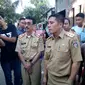 Wakil Walikota Syamsu Rizal saat tinjau lokasi ledakan di Makassar. (Liputan6.com/Eka Hakim)