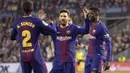 Pemain Barcelona, Lionel Messi, Nelson Semedo dan Ousmane Dembele, merayakan gol ke gawang Celta Vigo pada laga La Liga di Stadion Balaidos, Rabu (18/4/2018). Celta Vigo bermain imbang 2-2 dengan Barcelona. (AP/Lalo R. Villar)