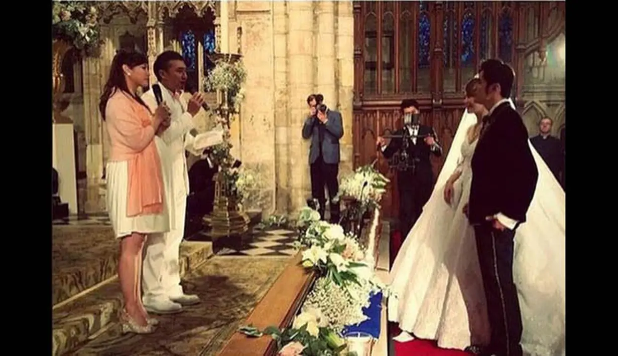 Upacara pernikahan Jay Chou dan Hannah Quinlivan bergaya Eropa dan berlangsung di sebuah gereja tua Selby Abbey. (instagram.com/jaychou_fansgroup)