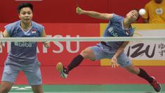 Greysia Polii/Apriyani Rahayu melaju ke semifanal usai kalahkan  Chae Yoo-jung/Hye Rin-kim pada ajang Daihatsu Indonesia Master 2018 Kamis (26/1/2018). Greysia/Apriyani menang 21-16,21-15 (Bola.com/Nick Hanoatubun)