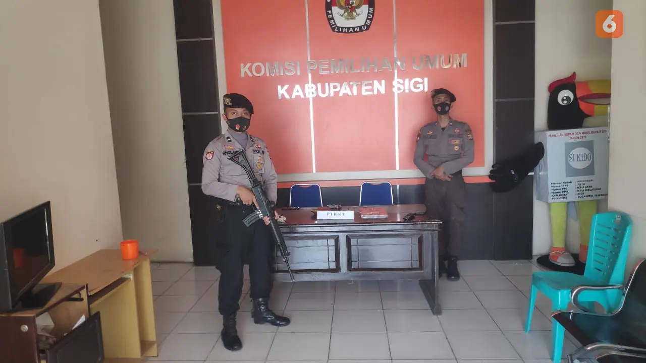 pengamanan kantor KPUD Sigi oleh Personel Polres Sigi