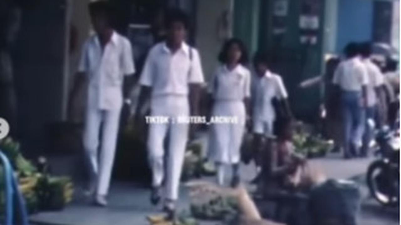 Nostalgia Bubaran Anak Sekolah Tahun 1980-an