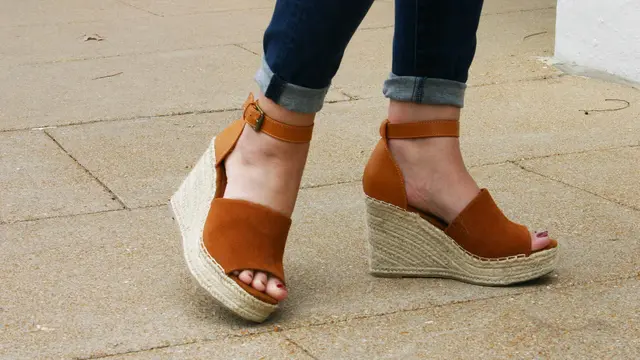 [Bintang] Selain Dilarang Selfie, Meghan Markle Tidak Boleh Lagi Mengenakan Fashion Item Ini