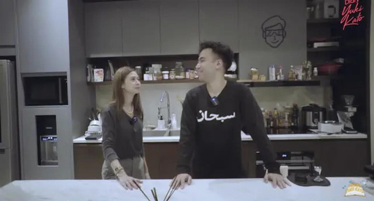 Dapur Minimalis dan Modern Milik Vidi Aldiano, Elegan dan Fungsional