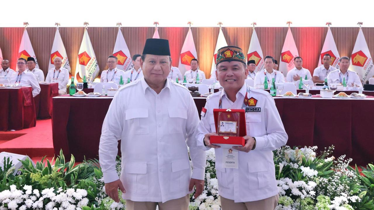 Penyerahan KTA langsung diberikan Presiden Republik Indonesia yang juga merupakan Ketua Umum (Ketum) Partai Gerindra, Prabowo Subianto kepada Agustiar Sabran, dalam Rapat Pimpinan Nasional (Rapimnas) di Padepokan Garuda Yaksa, Hambalang, Bogor, Jawa Barat
