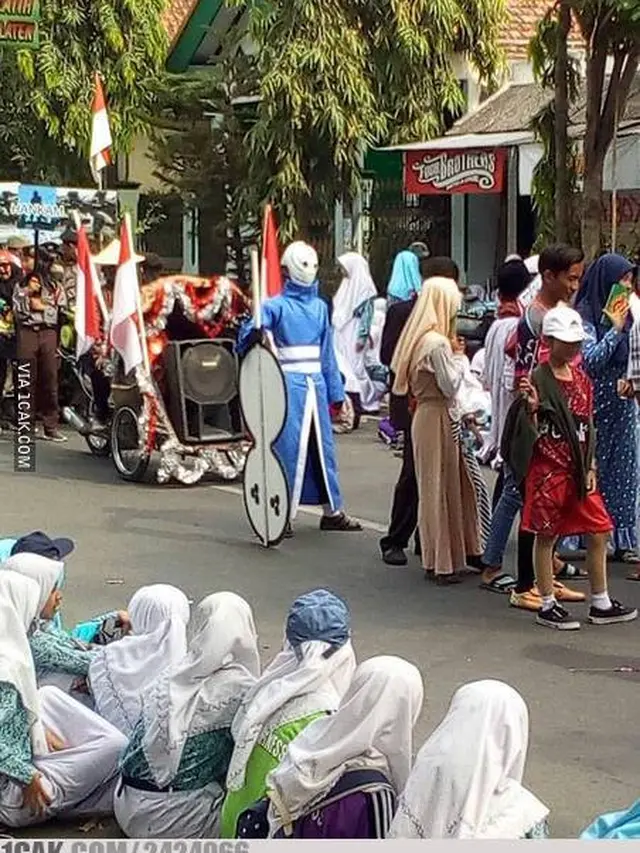 6 Kostum Karnaval 17 Agustus Ini Absurd Pol, Mengundang Gelak Tawa