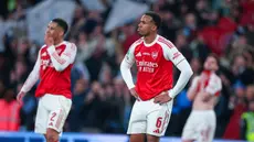 Kekecewaan mendalam melanda skuad Arsenal setelah gagal menjuarai Carabao Cup 2026 akibat kalah 0-2 dari Manchester City di final. (AP Photo/Richard Pelham)