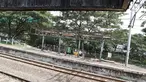 Suasana bangunan Stasiun Mampang di kawasan Menteng, Jakarta, Senin (9/4). Stasiun yang telah dinonaktifkan pengoperasiannya, kini kondisinya terbengkalai serta kumuh karena dijadikan tempat tinggal sejumlah tunawisma. (Liputan6.com/Immanuel Antonius)