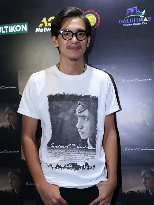'Karena memerankan salah satu tokoh luar biasa, penilaian bnyak orang dan komentar nanti pastinya jadi beban untuk saya' Adipati berkata dengan lirih. (Galih W. Satria/Bintang.com)