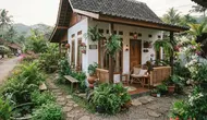 8 Desain Rumah Kampung dengan Taman Kecil di Samping, Definisi Hunian Slow Living yang Sesungguhnya