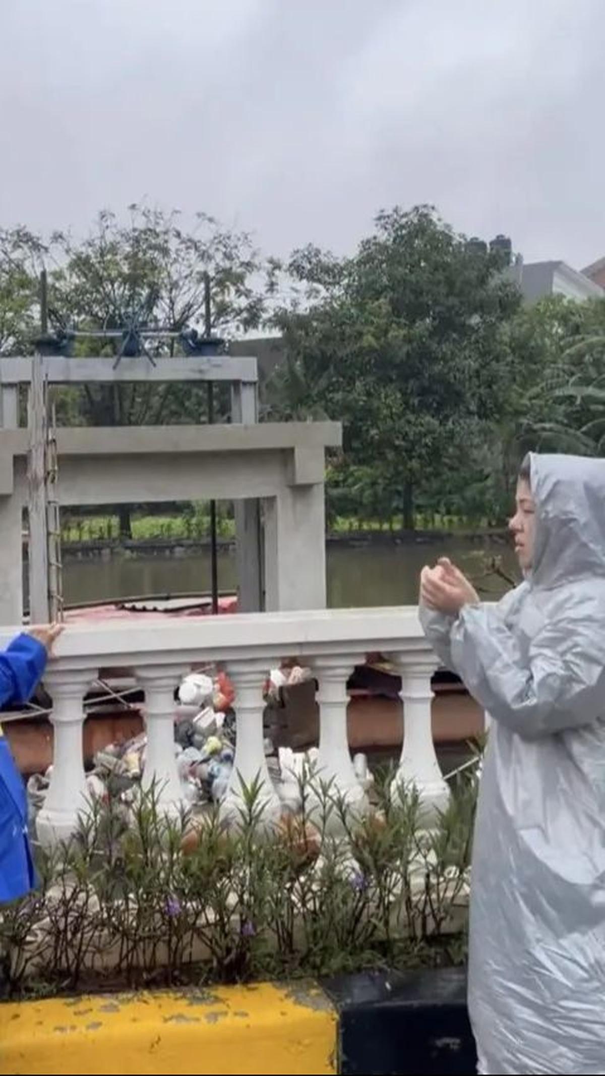 Dikatakan bahwa Tina Toon sangat perhatian terhadap warganya, dan hal ini tercermin dari berbagai pujian yang diberikan oleh netizen.<br>