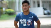 Penyerang Arema FC asal Lampung, Dalmiansyah Matutu nyaris jadi korban tsunami Selat Sunda. (Bola.com/Iwan Setiawan)