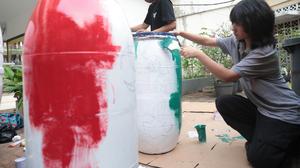 Barang Bekas Disulap Jadi Karya Seni