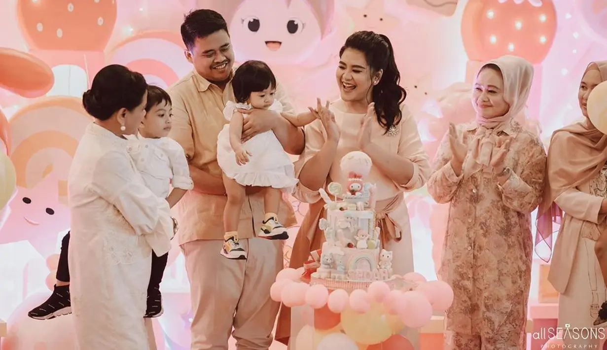 Ultah Sedah Mirah Cucu Jokowi