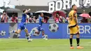 Pemain Persib Bandung, Beckham Putra melakukan selebrasi setelah mencetak gol ke gawang Persija Jakarta dalam laga lanjutan BRI Super League 2025/2026 melawan Persija Jakarta di Stadion Gelora Bandung Lautan Api, Bandung, Minggu (11/01/2026). (Bola.com/Abdul Aziz)